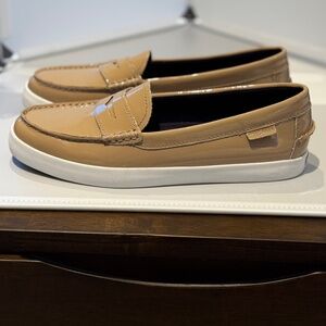 Cole Hann Nude tone patent boat shoes - size 8